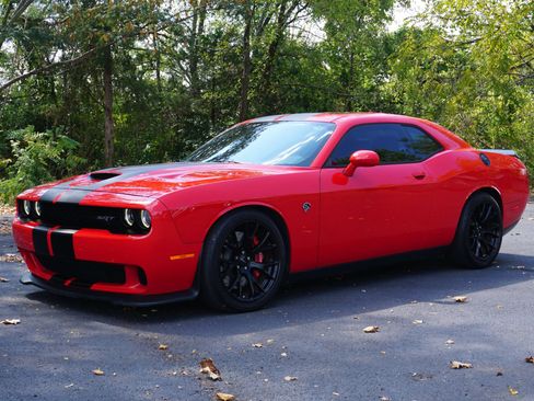 Used 2016 Dodge Challenger SRT Hellcat RWD image 1