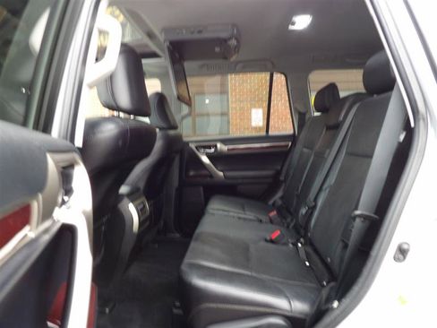 Used 2016 Lexus GX 460 image 12