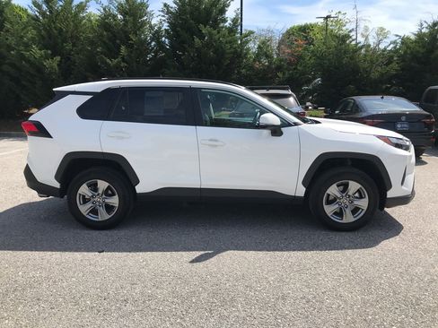 Used 2025 Toyota RAV4 XLE AWD/4WD image 8