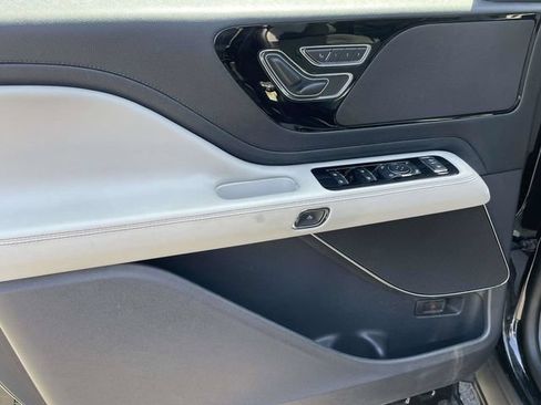 Used 2025 Lincoln Aviator AWD w/ Jet Appearance Package image 10
