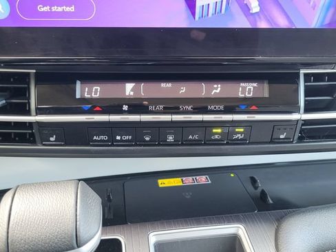 Used 2025 Toyota Sienna XLE AWD/4WD image 18