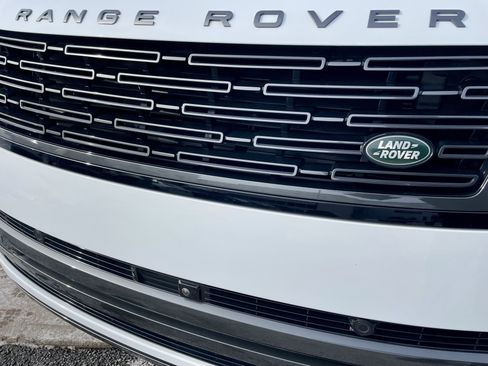 Used 2023 Land Rover Range Rover SE image 32