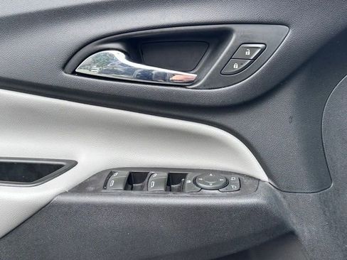 Used 2020 Chevrolet Equinox LS w/ LPO, Floor Liner Package FWD image 27