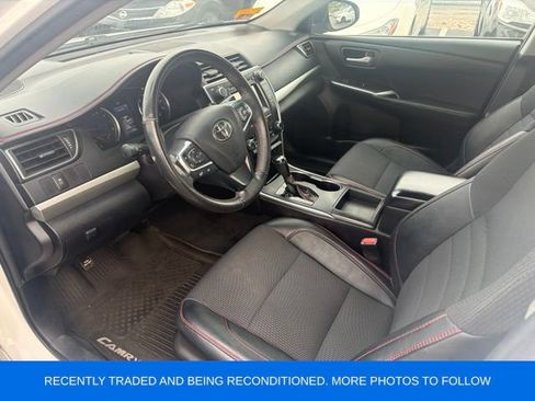 Used 2017 Toyota Camry SE w/ Moonroof Package FWD image 2