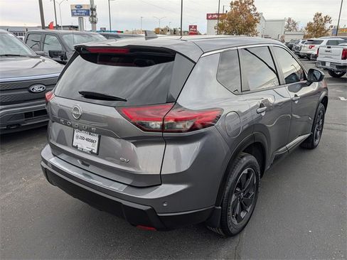 Used 2024 Nissan Rogue SV image 6