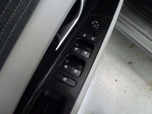 Used 2023 Hyundai Elantra Limited w/ Cargo Package FWD image 10