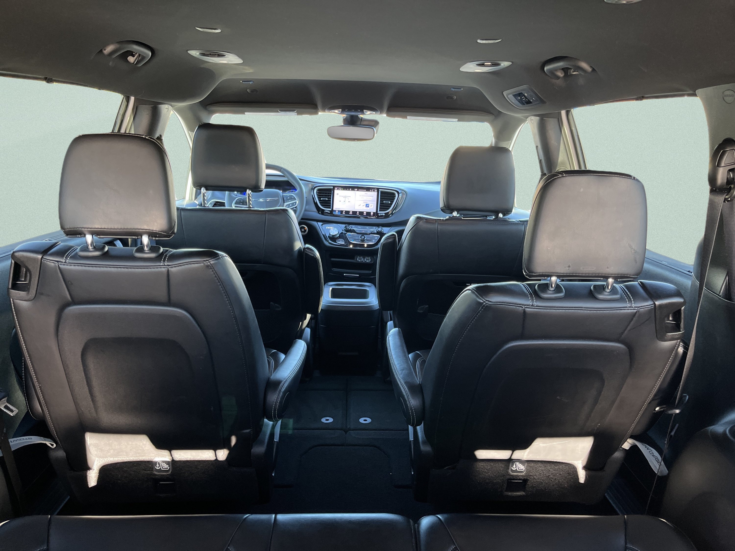 Used 2025 Chrysler Pacifica Select FWD image 11