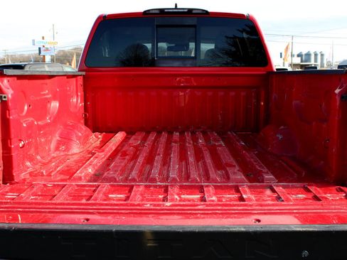 Used 2022 Nissan Titan SV w/ SV Convenience Package image 9