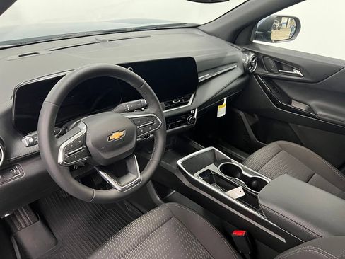 Used 2025 Chevrolet Equinox LT FWD image 13