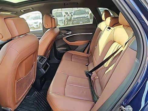 Used 2022 Audi e-tron Premium w/ Convenience Plus Package image 11