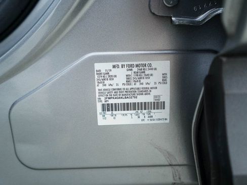 Used 2020 Ford Edge SE image 39