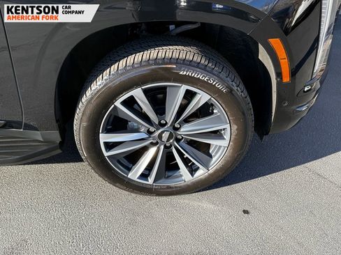 Used 2025 Cadillac Escalade ESV Sport image 15