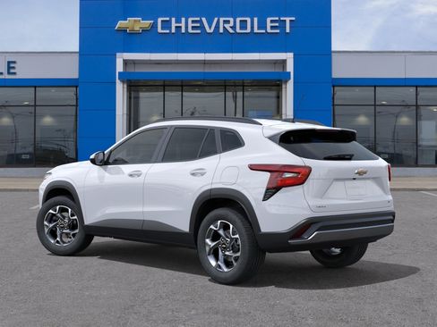 New 2026 Chevrolet Trax LT w/ LT Convenience Package FWD image 3