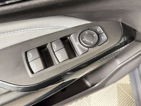 Used 2025 Chevrolet Trax LT image 12