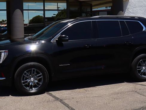 Used 2025 GMC Acadia Elevation FWD image 7