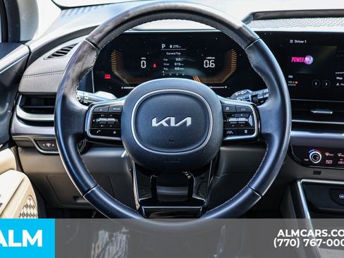 Used 2025 Kia Carnival FWD image 32