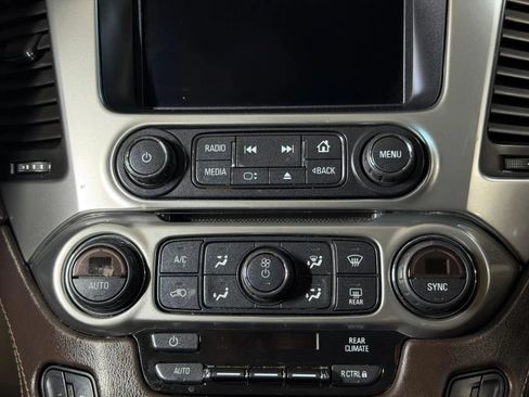Used 2015 Chevrolet Suburban LT RWD image 43