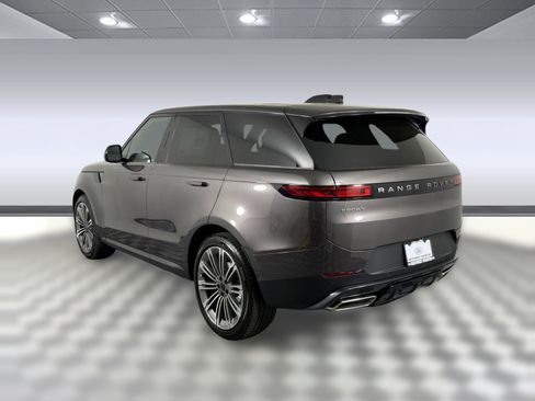Used 2026 Land Rover Range Rover Sport SE image 3