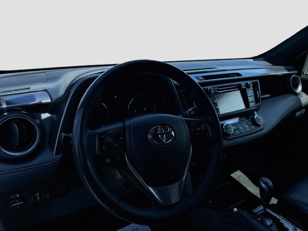 Used 2018 Toyota RAV4 SE w/ Power Extra Value Package FWD image 10
