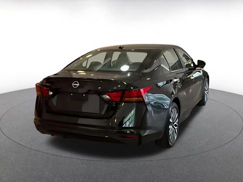 Used 2025 Nissan Altima 2.5 SV FWD image 11