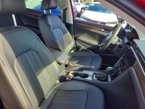 Certified 2022 Volkswagen Passat 2.0T image 6