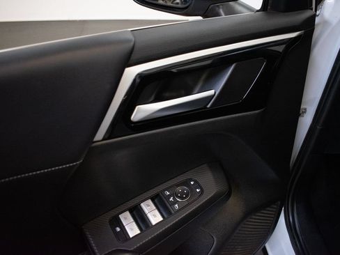 Used 2024 Mitsubishi Outlander 4WD Plug-In Hybrid image 21
