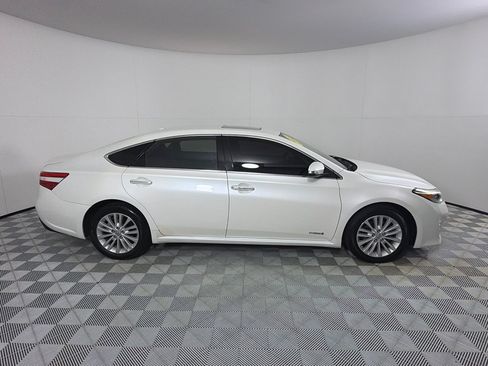 Used 2013 Toyota Avalon XLE Touring FWD image 4