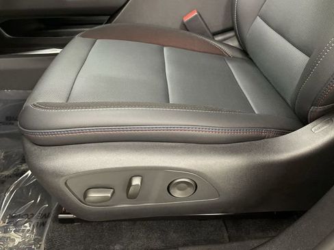New 2025 Chevrolet Equinox EV RS FWD image 23