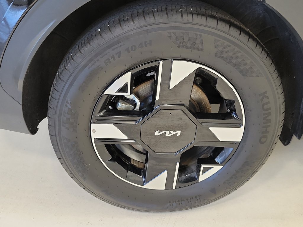 Used 2026 Kia Sportage LX FWD image 9