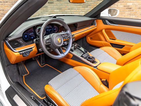 Used 2024 Porsche 911 Cabriolet image 32