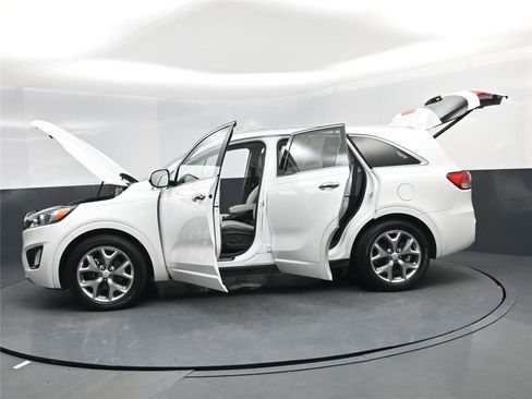Used 2016 Kia Sorento SX image 22