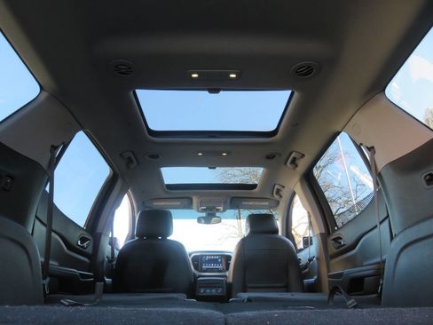 Used 2019 GMC Acadia SLT image 28