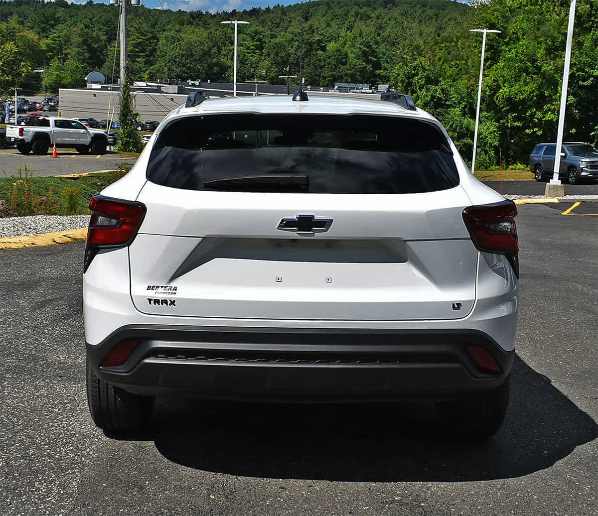 New 2026 Chevrolet Trax LT w/ Sunroof Package FWD image 16