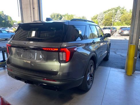 Used 2025 Ford Explorer ST-Line w/ ST-Line Street Pack AWD/4WD image 4
