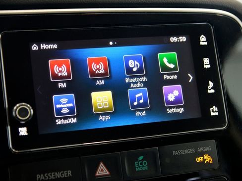 Used 2017 Mitsubishi Outlander SE AWD/4WD image 19