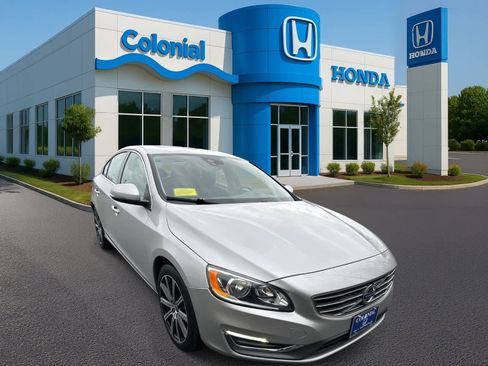 Used 2017 Volvo S60 T5 Inscription w/ Convenience Package image 9