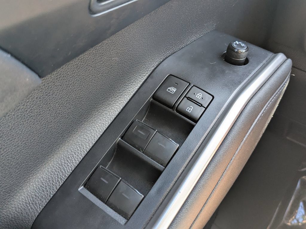 Used 2024 Toyota Highlander XSE FWD image 11