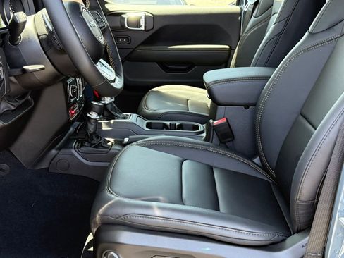 New 2025 Jeep Wrangler Unlimited Rubicon 392 image 13