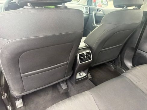 Used 2021 Kia Sportage LX AWD/4WD image 17