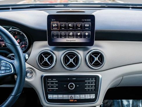 Used 2020 Mercedes-Benz GLA 250 4MATIC image 11