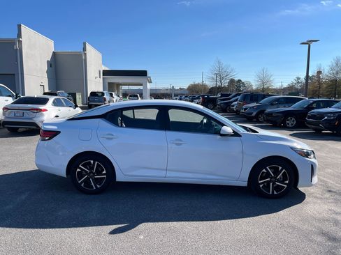 Used 2024 Nissan Sentra SV image 9