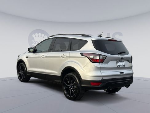 Used 2018 Ford Escape SE w/ SE Sport Appearance Package image 4