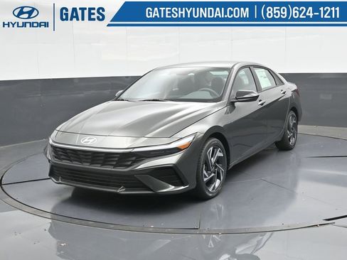 Used 2025 Hyundai Elantra Sport image 6