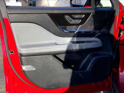 Used 2021 Lincoln Corsair AWD w/ Premium Package image 21