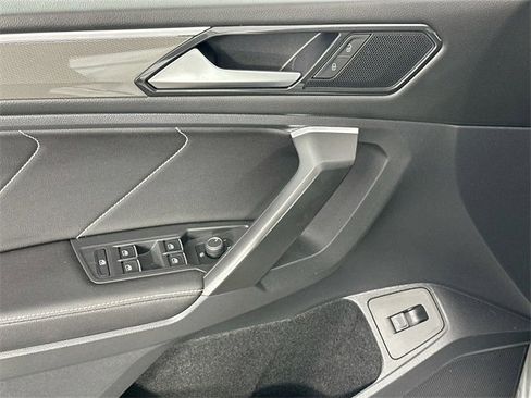 Used 2022 Volkswagen Tiguan SE R-Line image 25