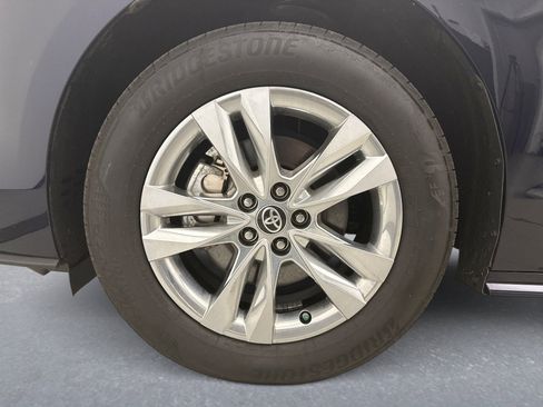 Used 2025 Toyota Sienna XLE AWD/4WD image 25