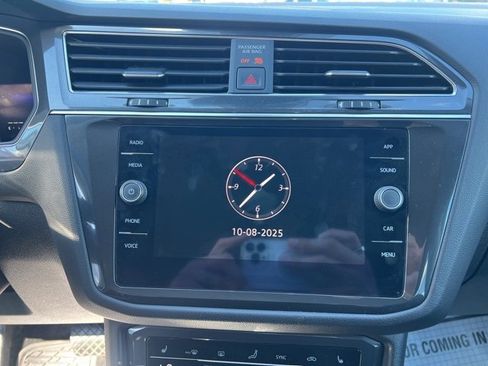 Used 2022 Volkswagen Tiguan SE image 25