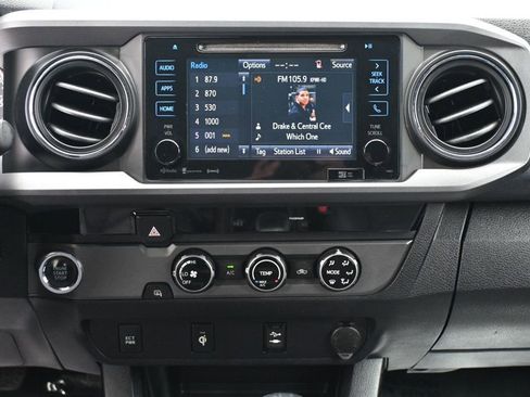 Used 2016 Toyota Tacoma TRD Off-Road w/ Towing Package image 11