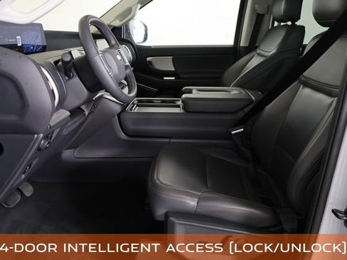 Used 2025 Ford Expedition Active AWD/4WD image 23