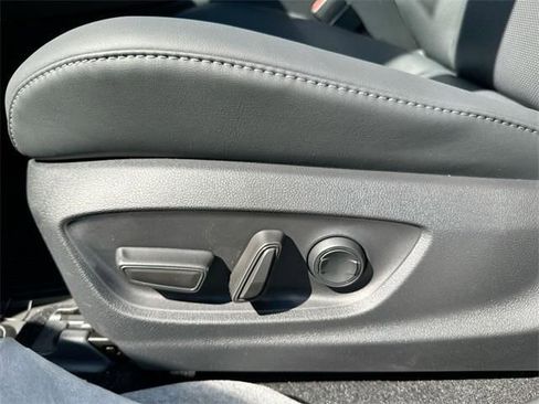 Certified 2025 Toyota Crown Nightshade image 13